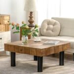 طاولة خشبية